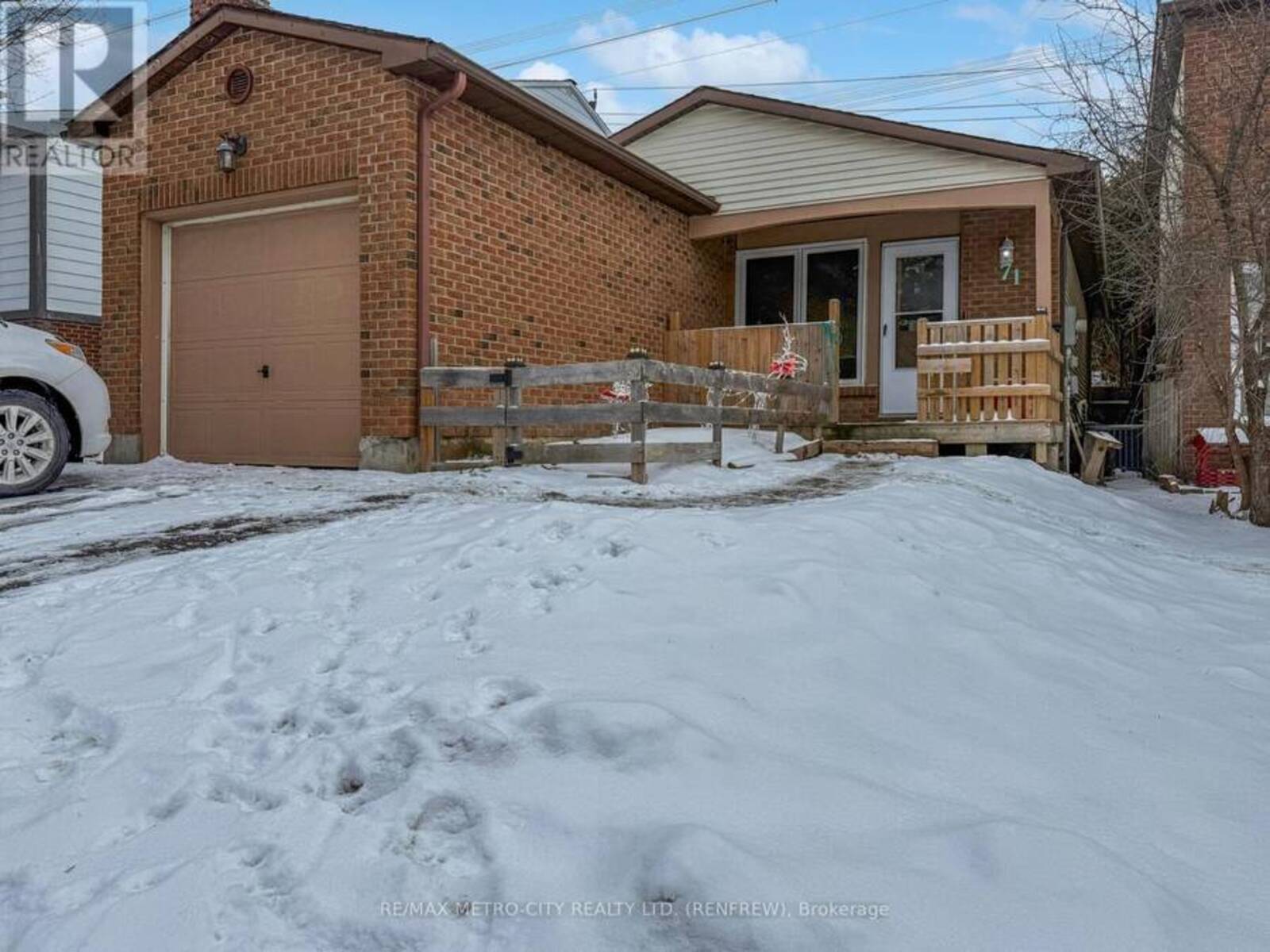 71 STABLE WAY, Ottawa, Ontario K2M 1A8