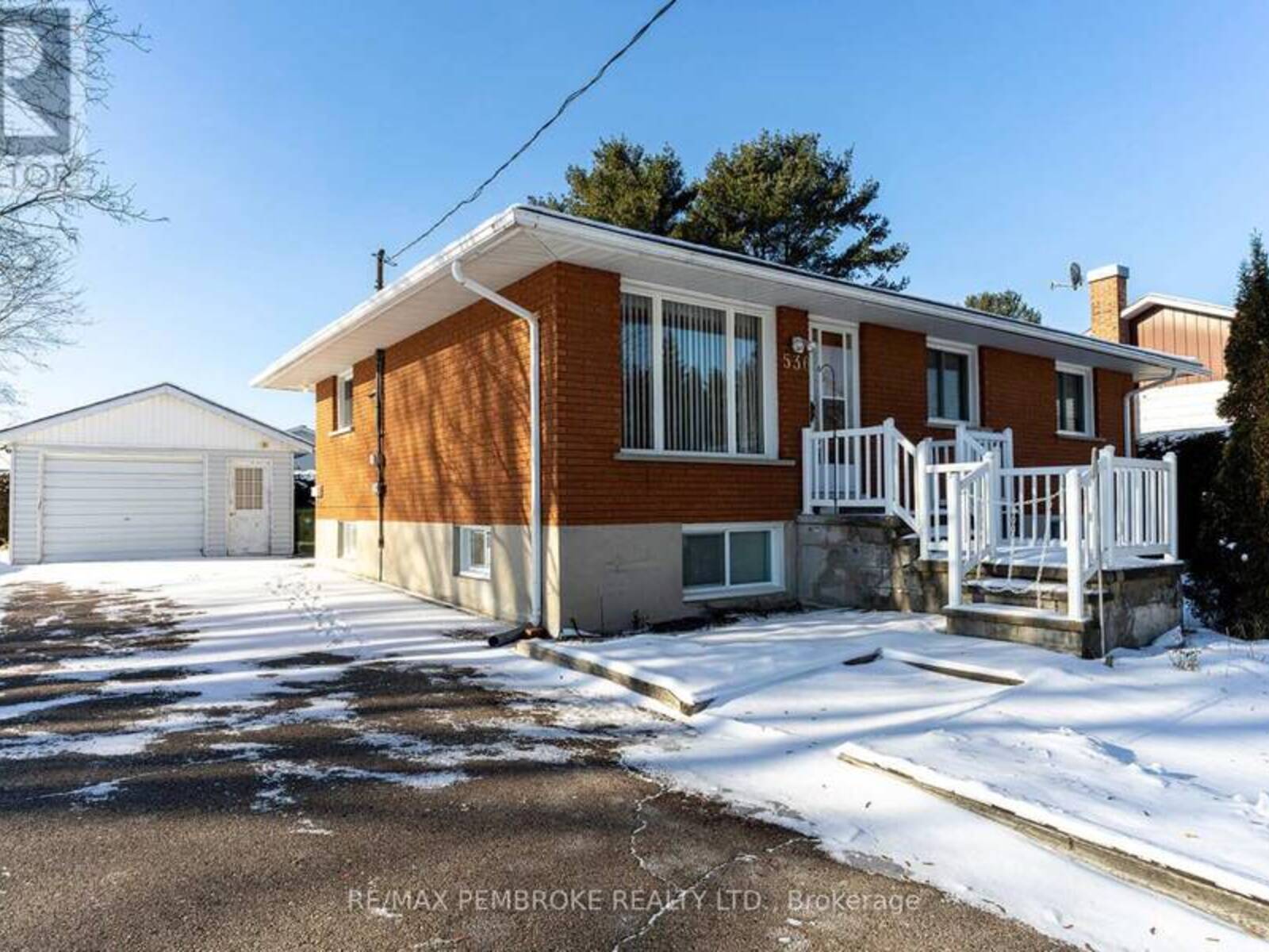 536 LARK STREET, Pembroke, Ontario K8A 4J8