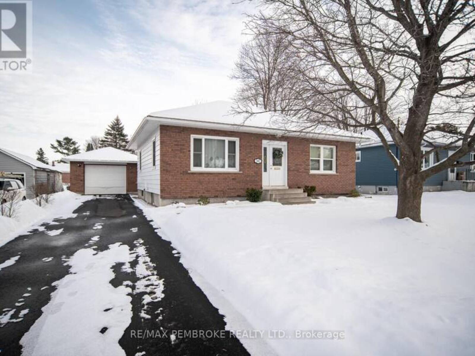 341 PERREAULT STREET W, Pembroke, Ontario K8A 1Z4