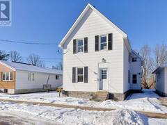 568 MOFFAT STREET Pembroke Ontario, K8A 3Y1