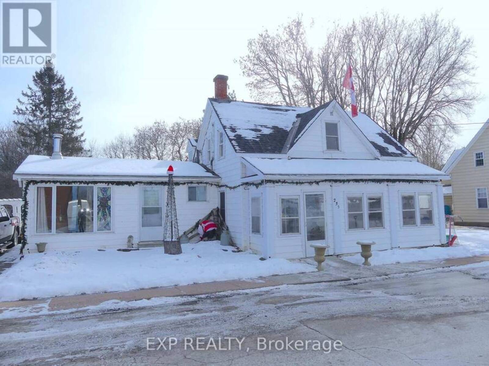 235 RENFREW AVENUE W, Renfrew, Ontario K7V 2Y7