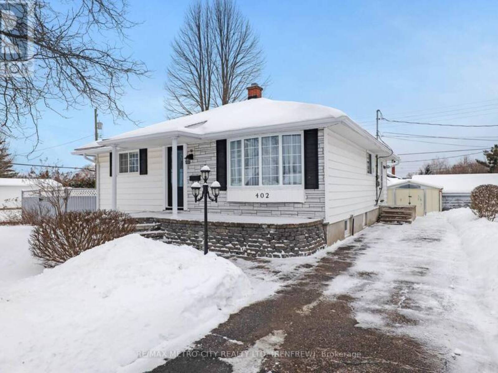 402 MCNAB CRESCENT, Renfrew, Ontario K7V 2Z2