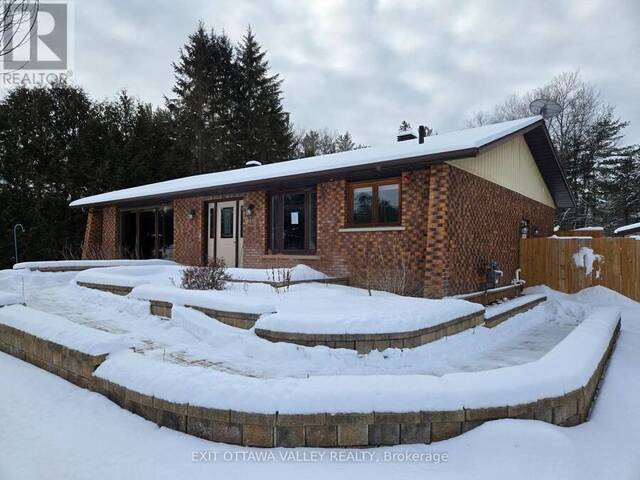 93 PINEWOOD PLACE Deep River Ontario, K0J 1P0 - 3 Bedrooms Home For Sale