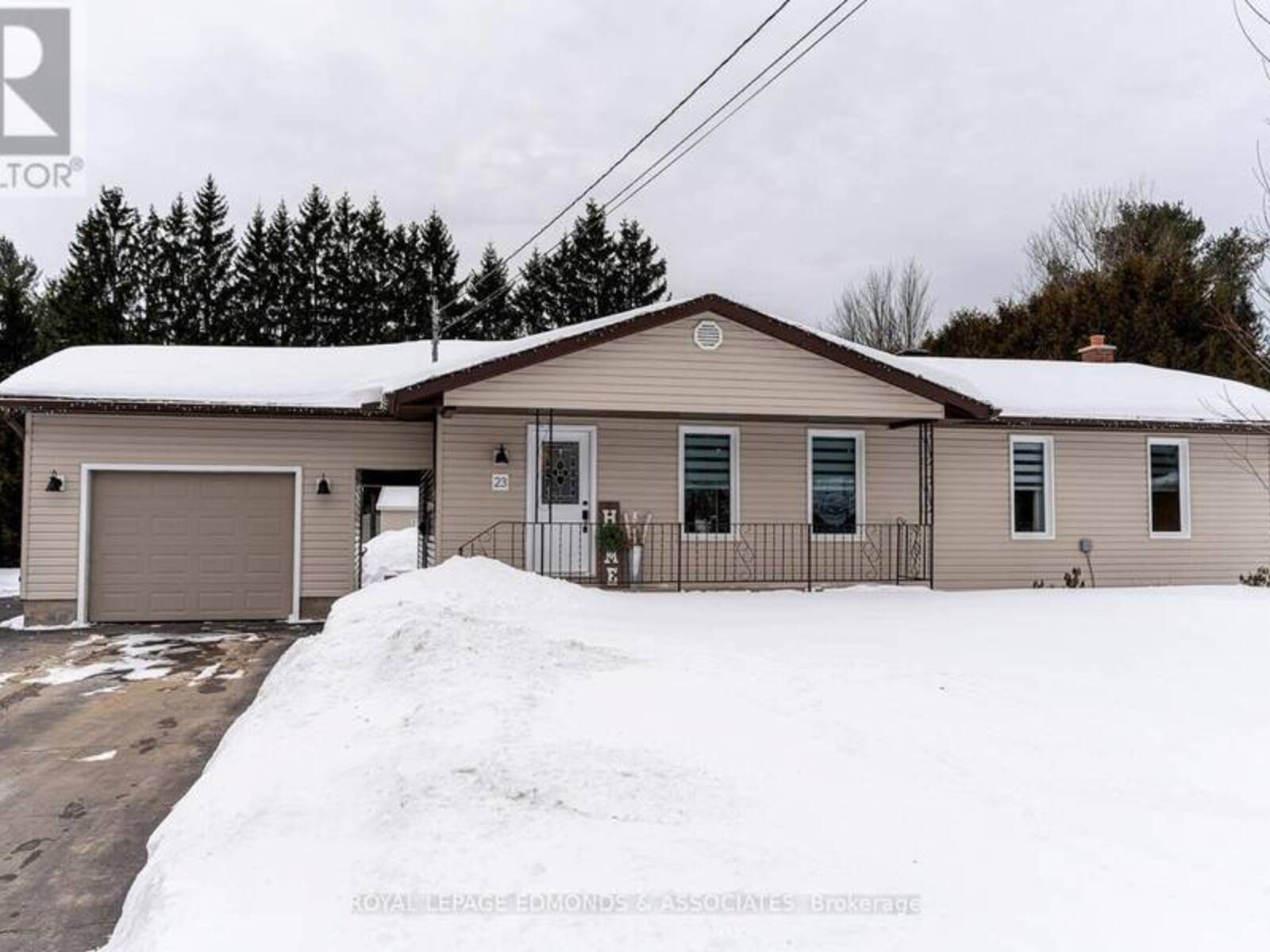 23 HOFFMAN STREET, Petawawa, Ontario K8H 2J6