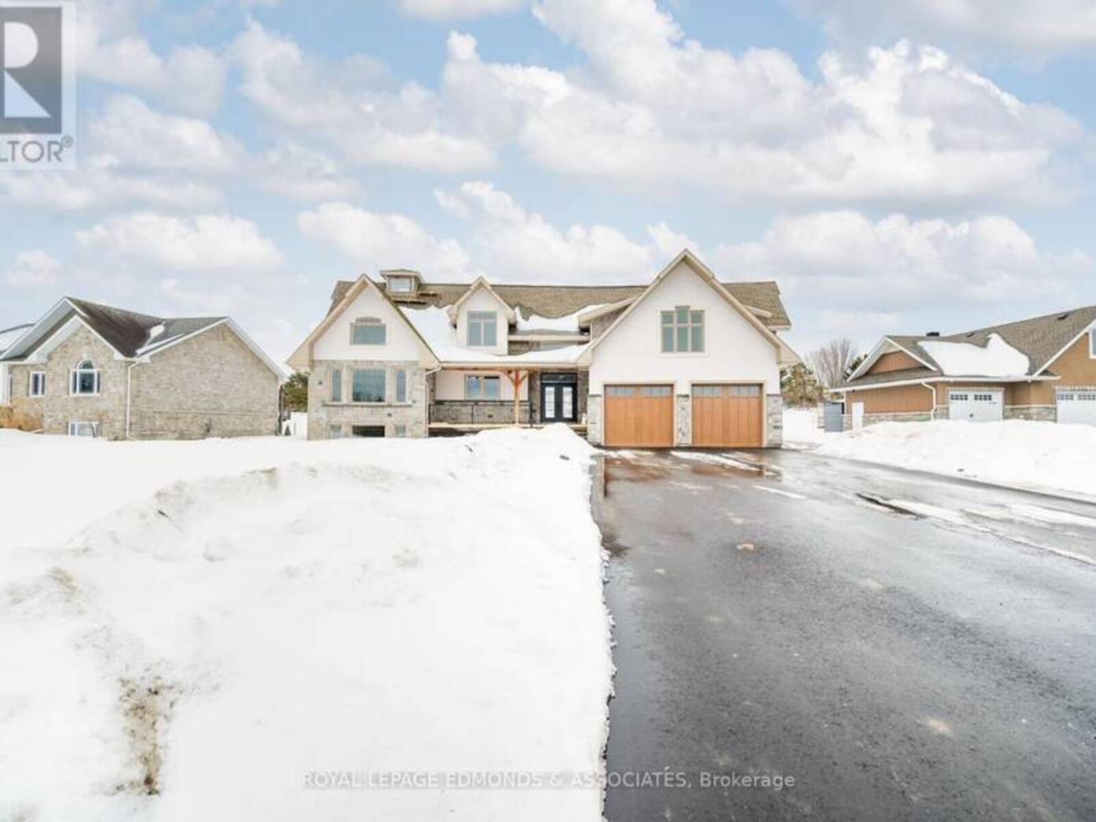 14 FAIRWAY DRIVE N, Petawawa, Ontario K8A 8N2