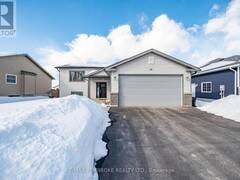 38 DUSTIN DRIVE Petawawa Ontario, K8H 0G2