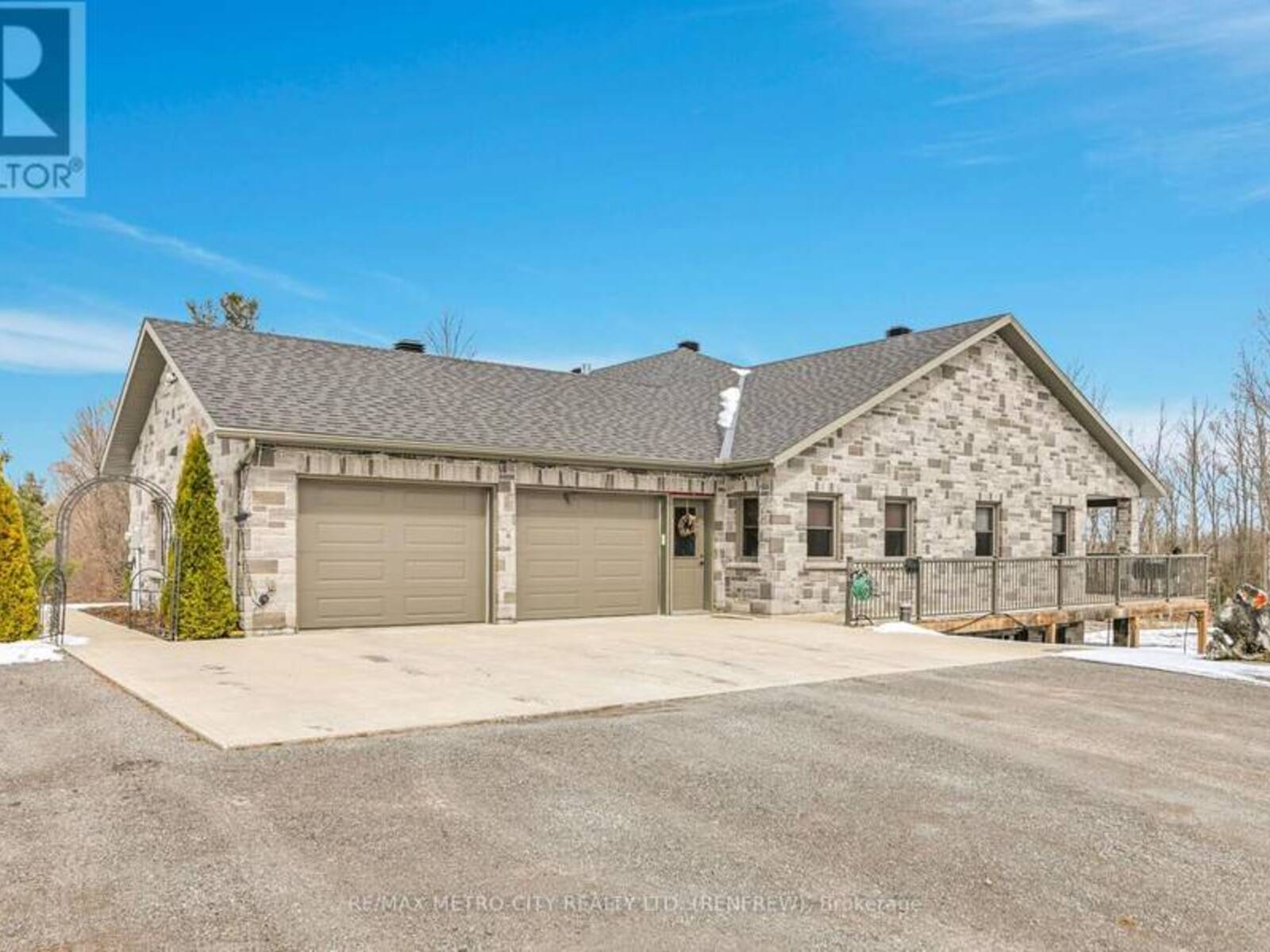 3280 BURNSTOWN ROAD, Renfrew, Ontario K7V 3Z9