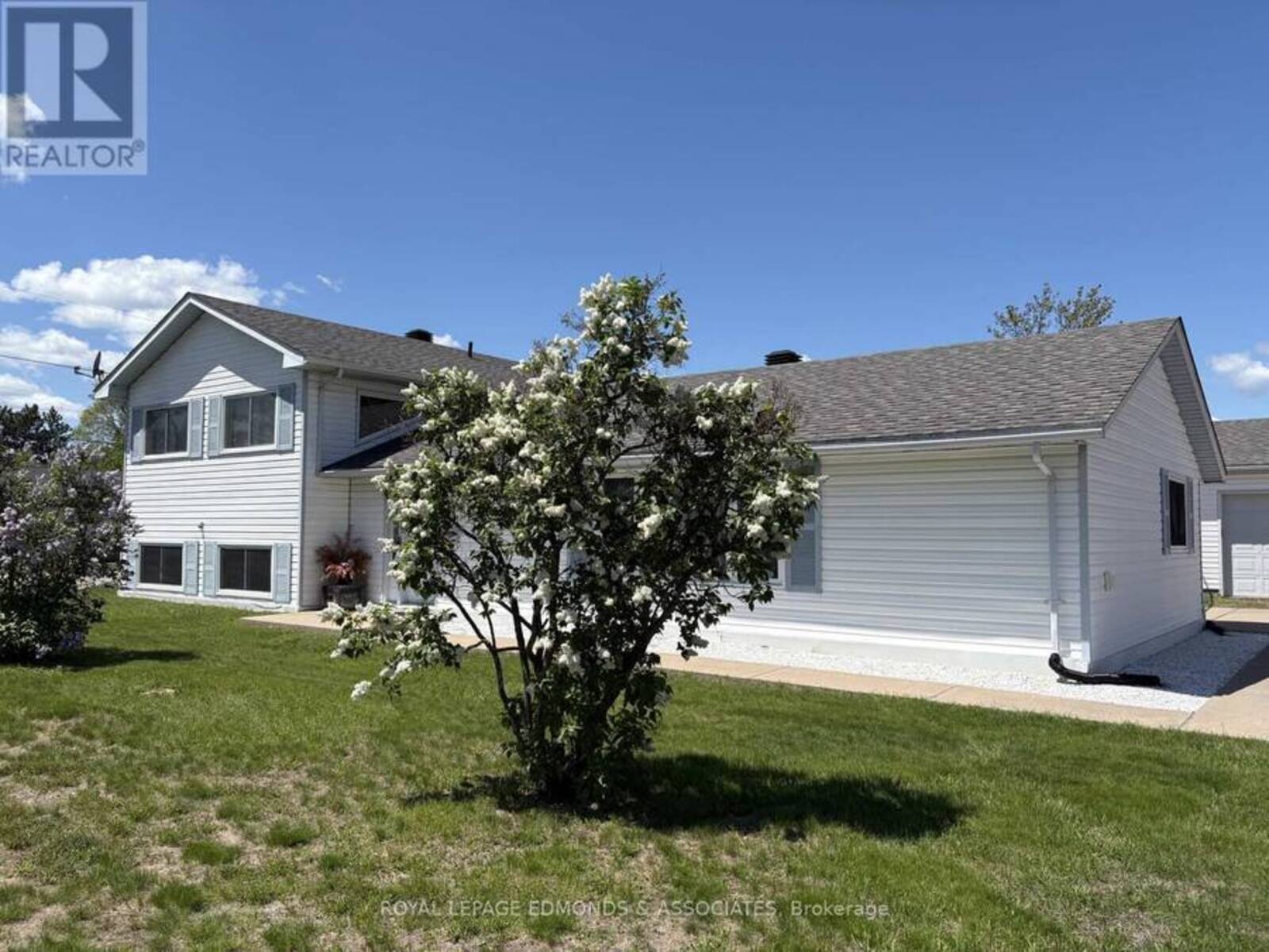 31 SILKE DRIVE, Petawawa, Ontario K8H 2L3