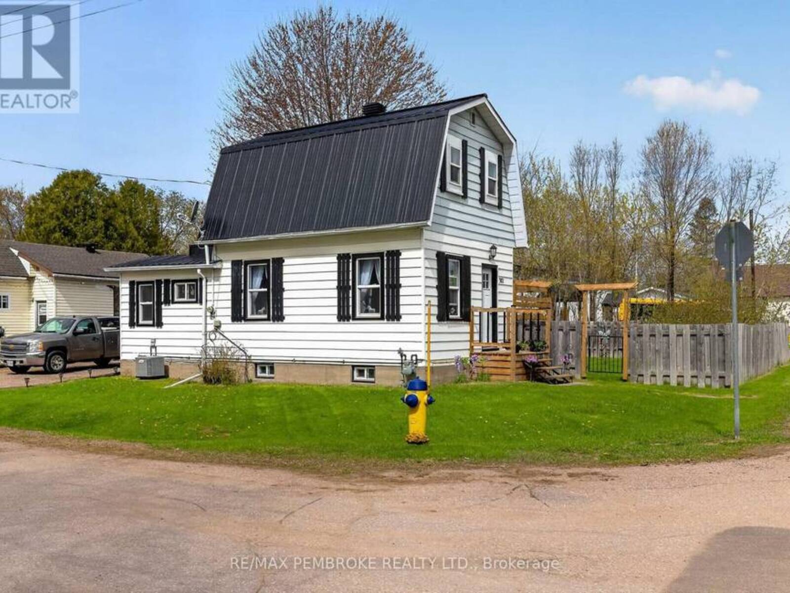 302 WILLARD STREET, Pembroke, Ontario K8A 3T7