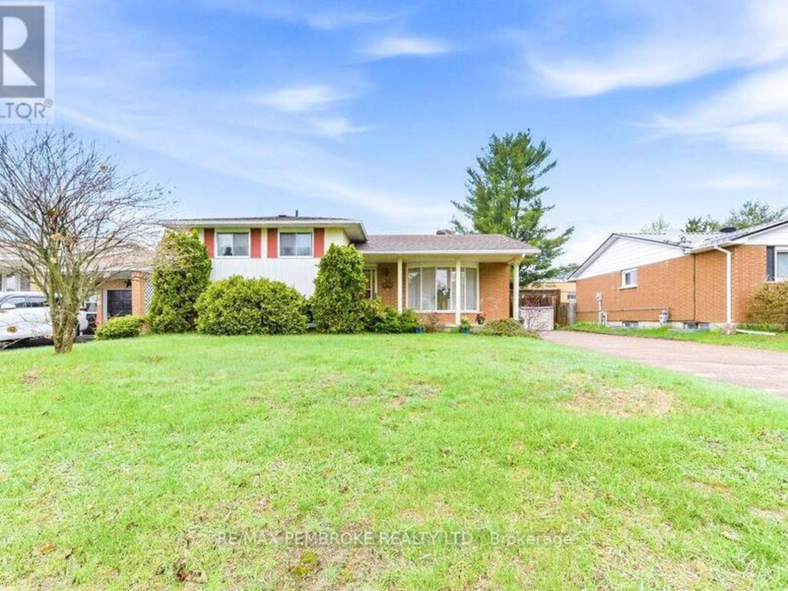 20 MAPLE AVENUE, Petawawa, Ontario K8H 2Y5