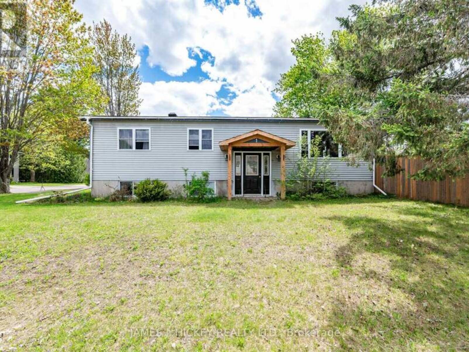 1 TAMARACK STREET, Deep River, Ontario K0J 1P0