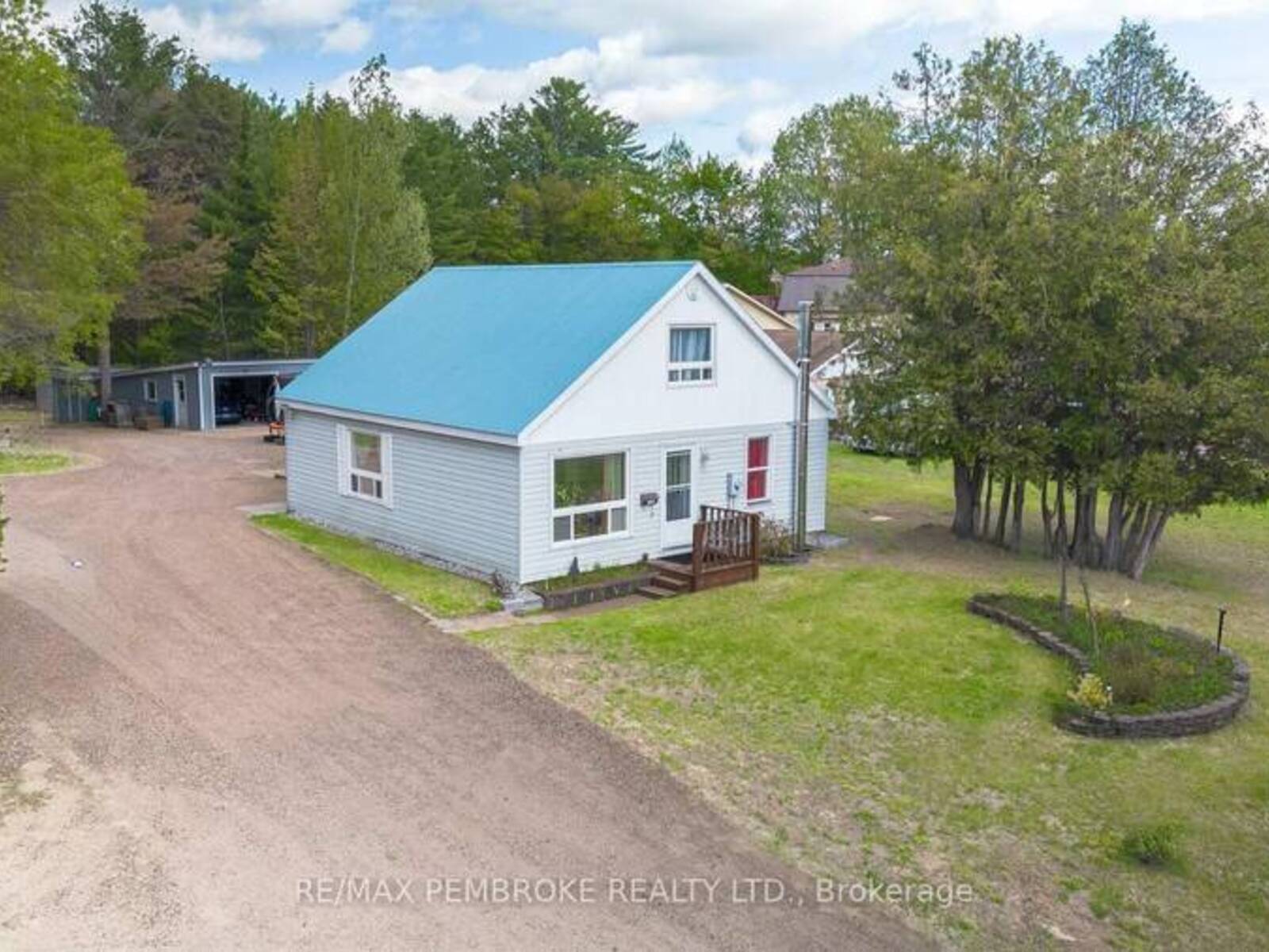 2185 PETAWAWA BOULEVARD, Petawawa, Ontario K8A 7G8