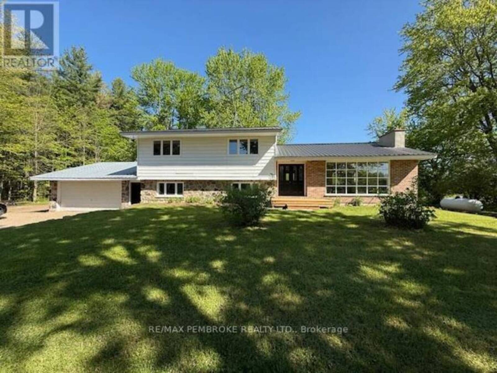 410 GREEN LAKE ROAD, Pembroke, Ontario K8A 6W4