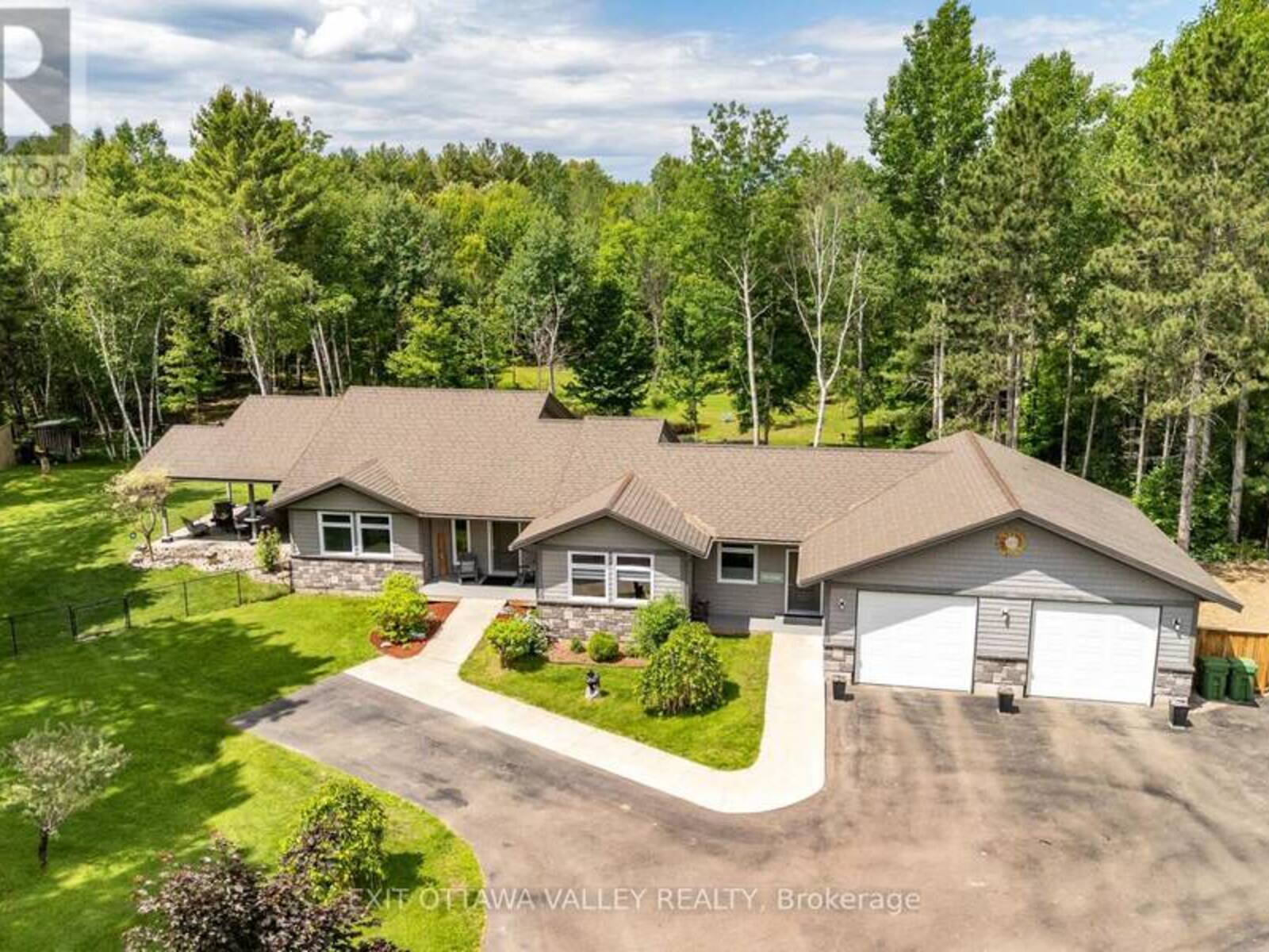 301 DORAN ROAD, Petawawa, Ontario K8H 2W8