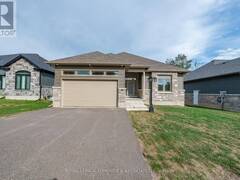 517 SYDENHAM STREET Pembroke Ontario, K8A 8K5