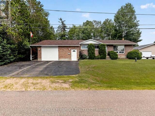 7 MARTIN STREET Laurentian Hills Ontario, K0J 1J0 - 3 Bedrooms Home For Sale