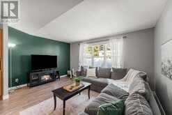 5 HUNTERS RUN LANE | Laurentian Hills Ontario | Slide Image Ten