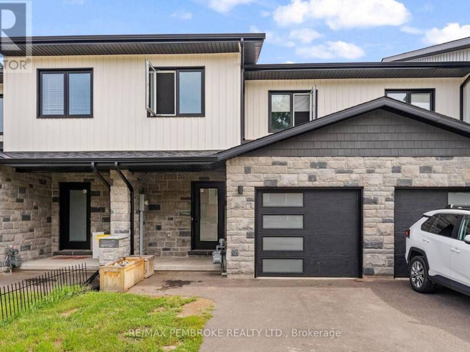 41 NORTHBROOK ROAD, Petawawa, Ontario K8H 3N5
