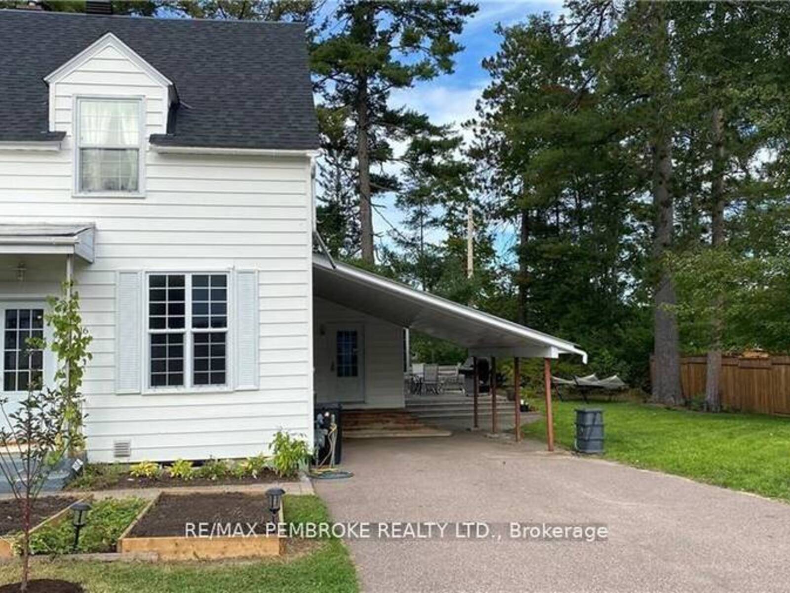 16 WOLFE AVENUE, Deep River, Ontario K0J 1P0