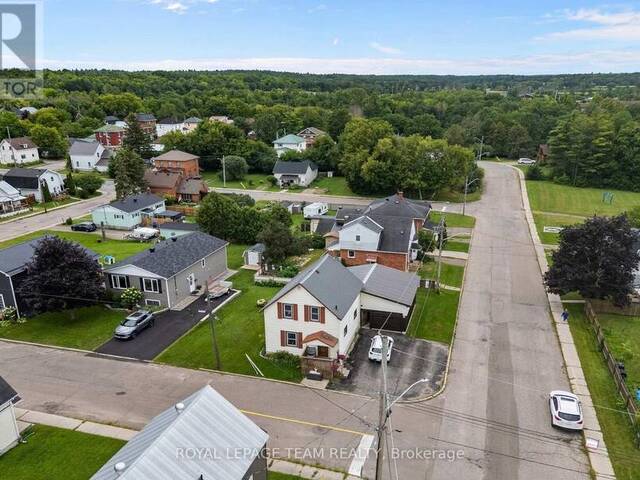 80 BANK STREET S Renfrew Ontario, K7V 2E6 - 3 Bedrooms Home For Sale