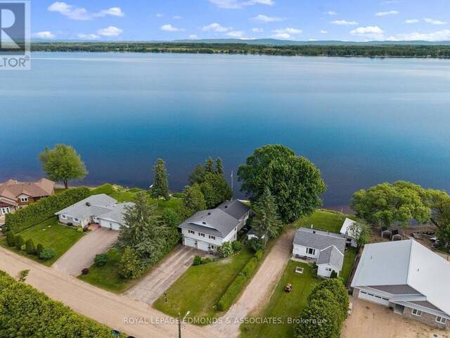 907 CEDAR LANE Pembroke Ontario, K8A 2G6 - 3 Bedrooms Waterfront Home For sale