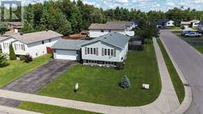 47 WINFIELD STREET | Petawawa Ontario | Slide Image Three