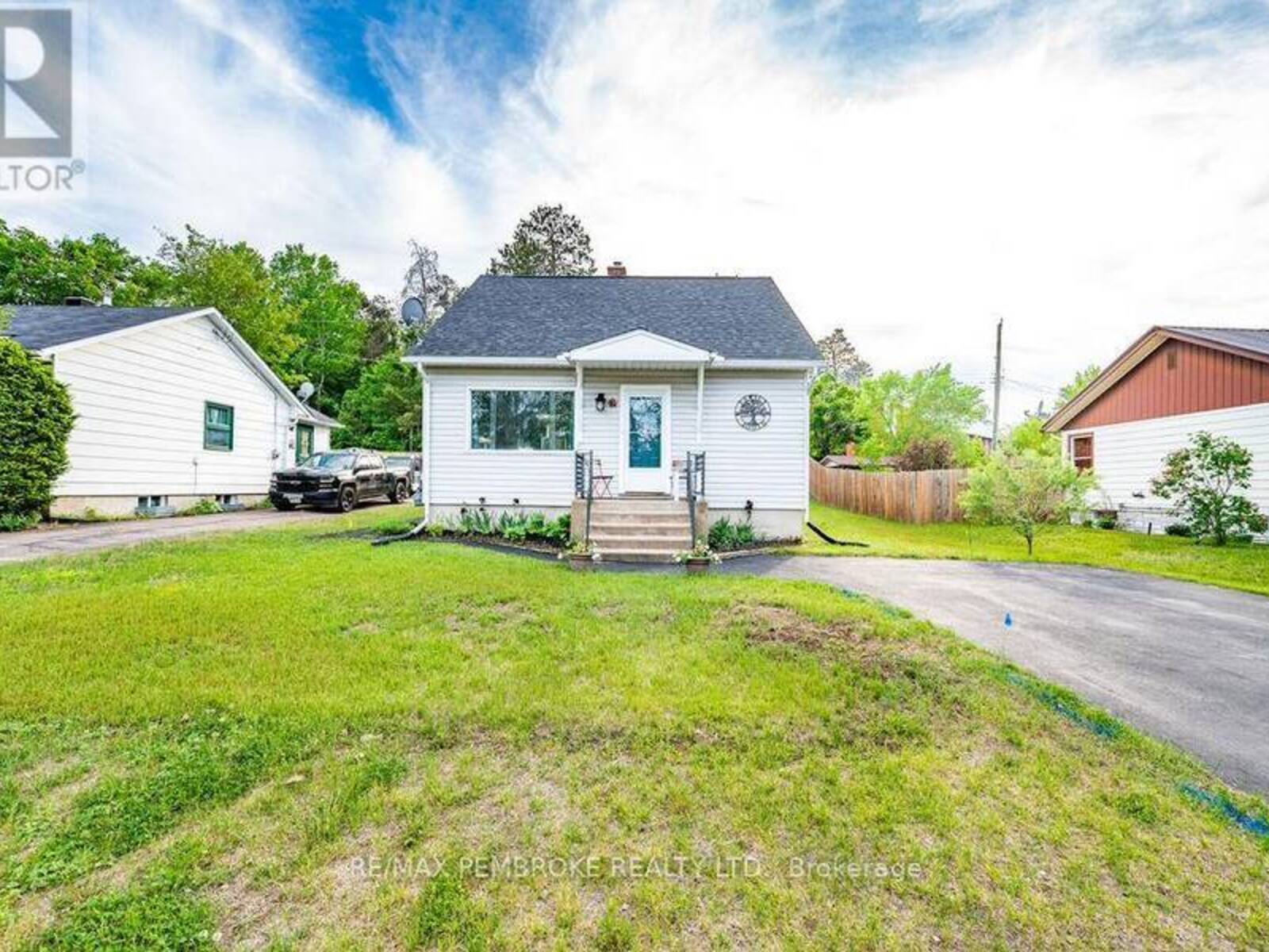 14 SUMMIT STREET, Deep River, Ontario K0J 1P0