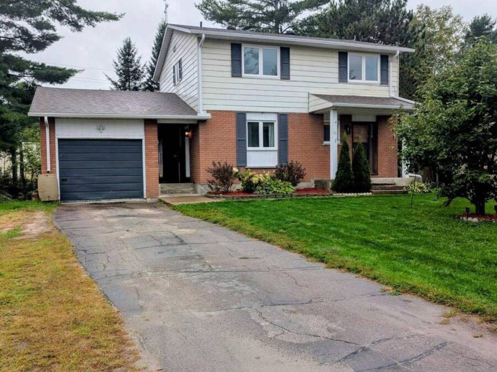 13 TAMARACK STREET, Deep River, Ontario K0J 1P0