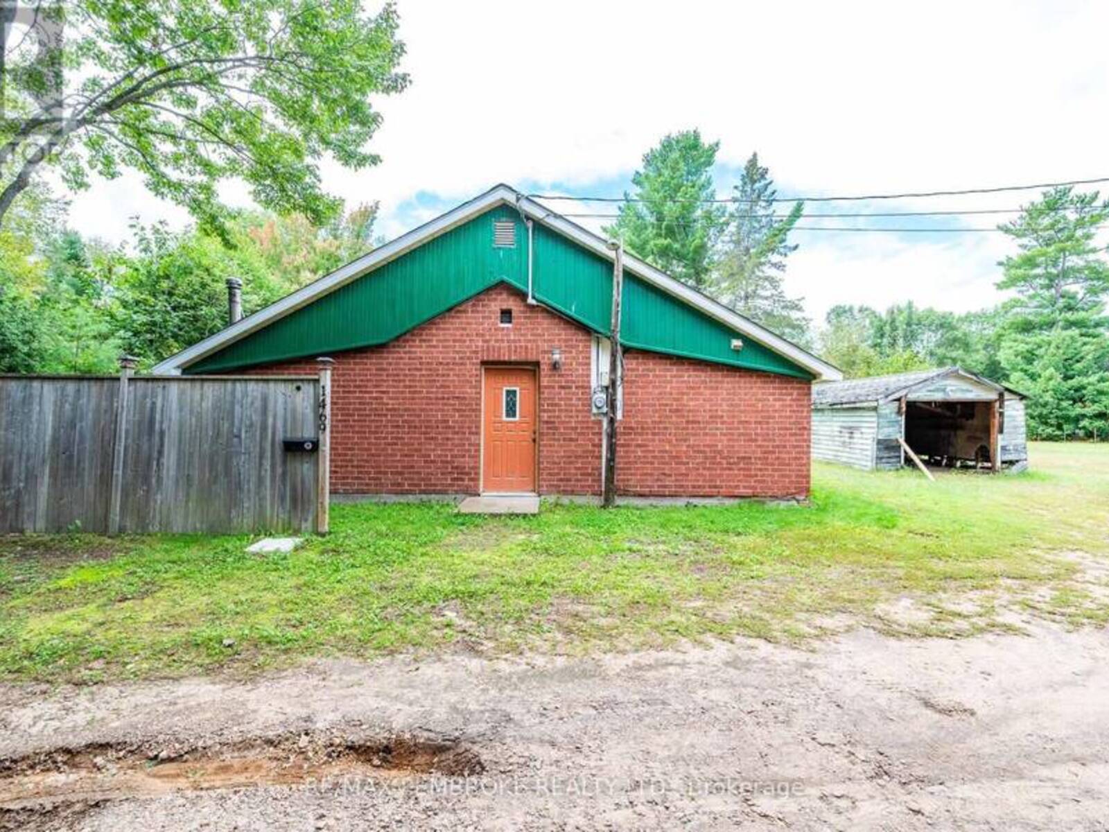 1469 VICTORIA STREET, Petawawa, Ontario K8H 2G2