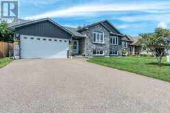 521 GARDNER CRESCENT | Petawawa Ontario | Slide Image One