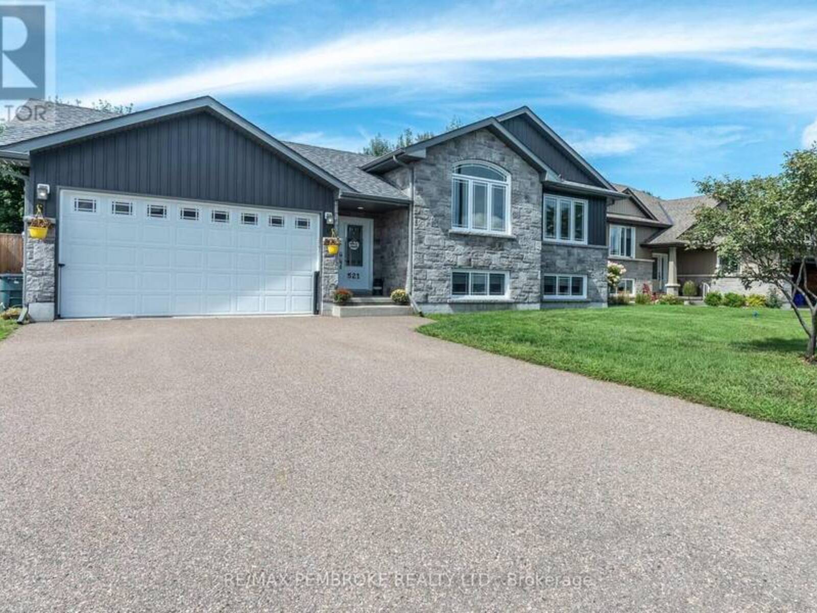 521 GARDNER CRESCENT, Petawawa, Ontario K8H 0C4