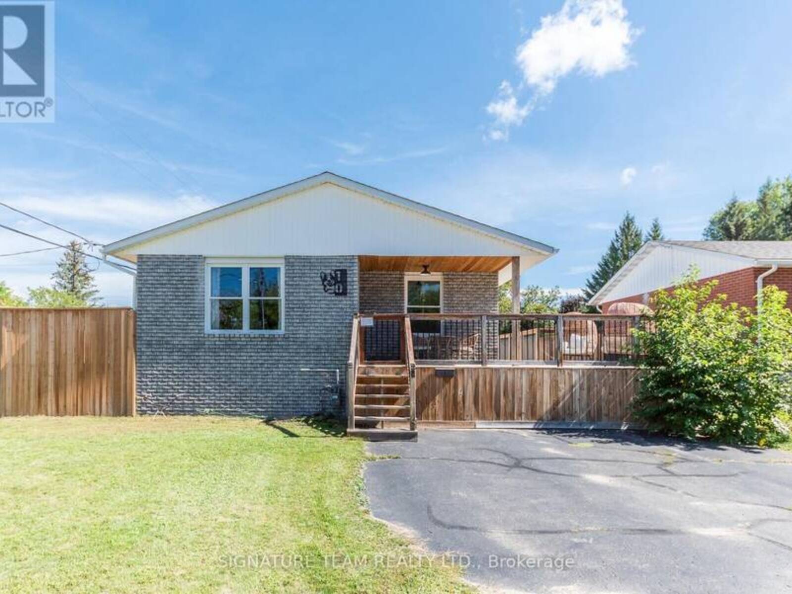 10 SELKIRK STREET, Petawawa, Ontario K8H 1N9