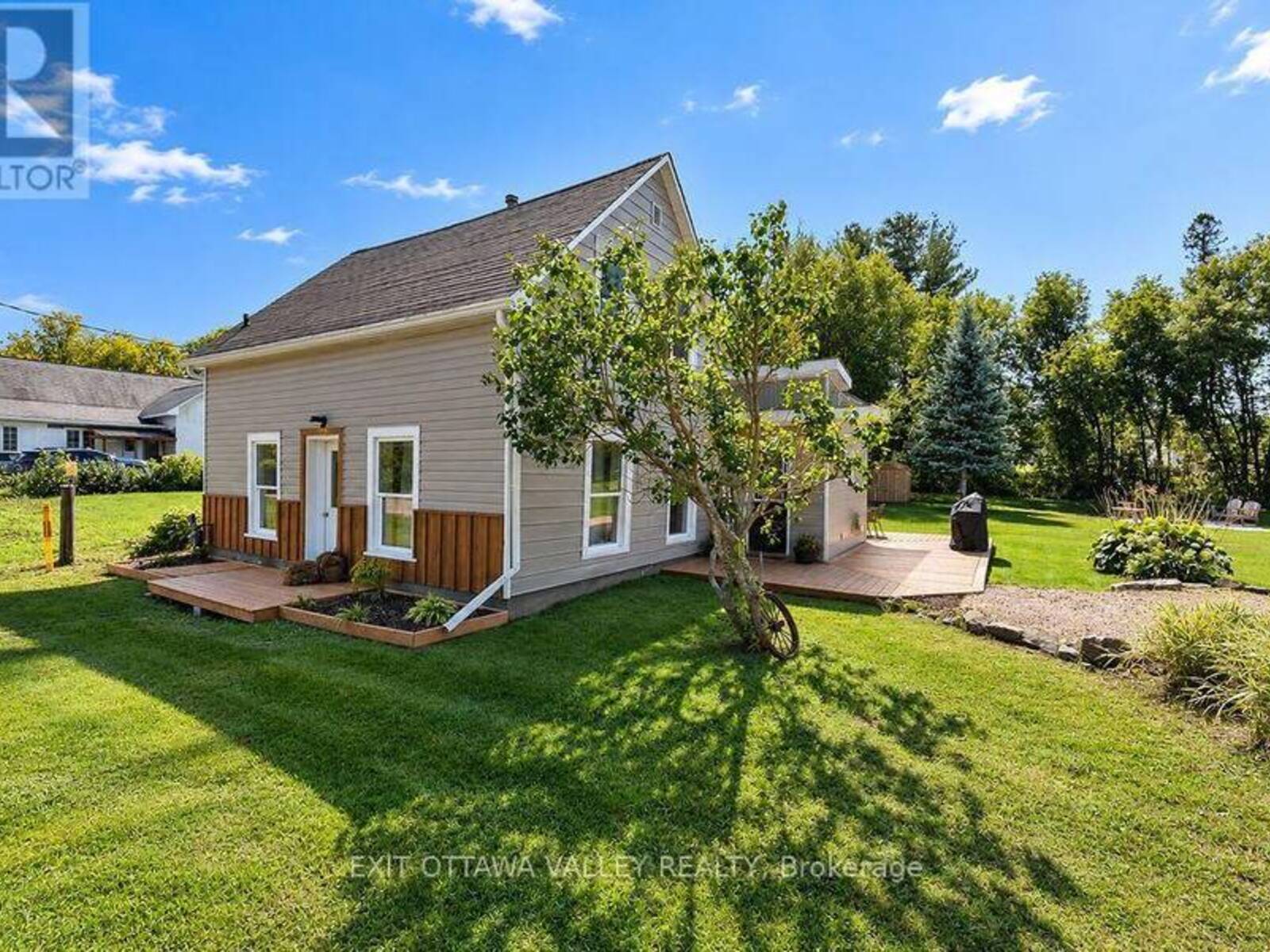 733 CALVIN ROAD, Whitewater Region, Ontario K0J 1Y0