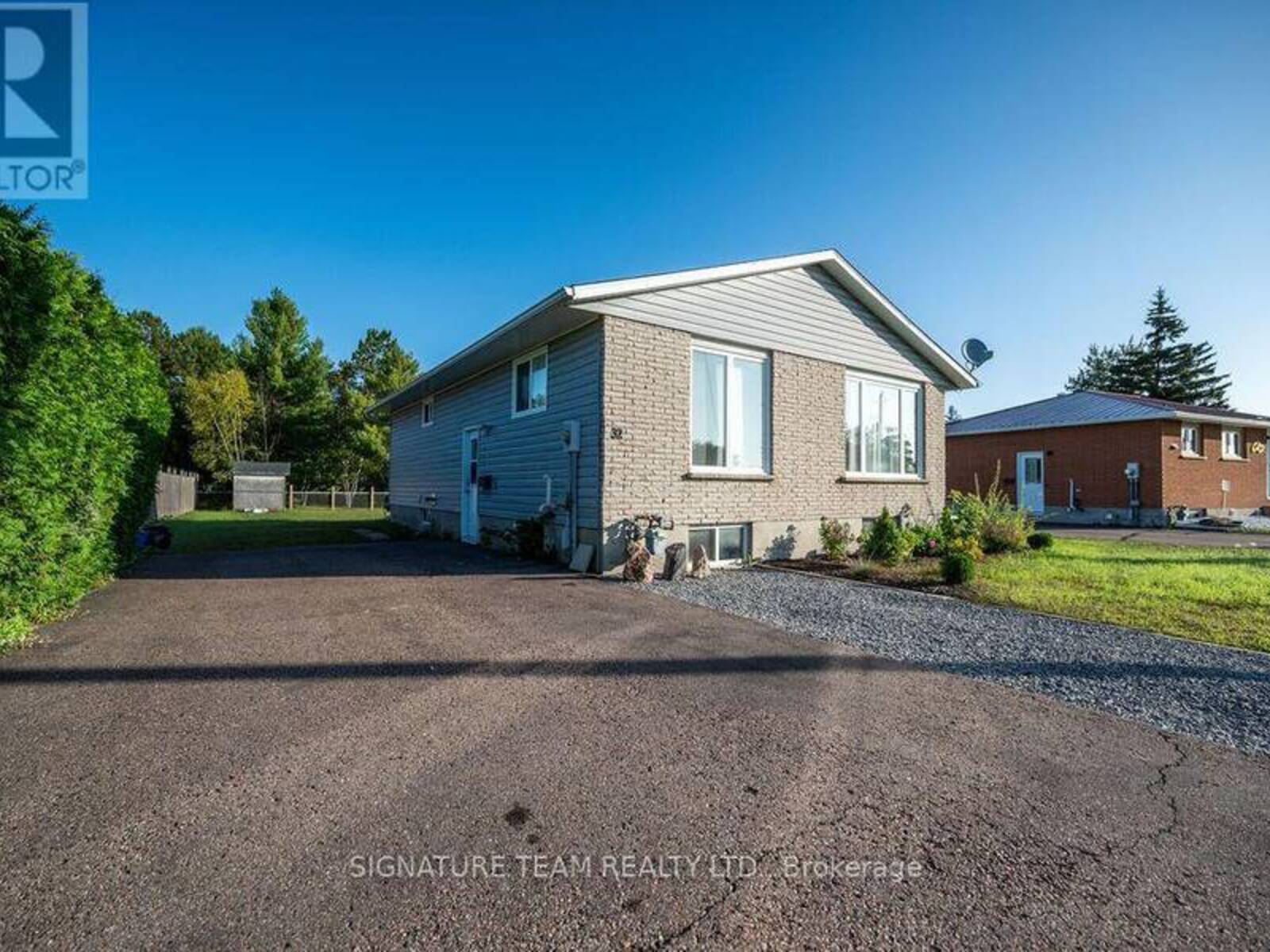 32 HERMAN STREET, Petawawa, Ontario K8H 1W2