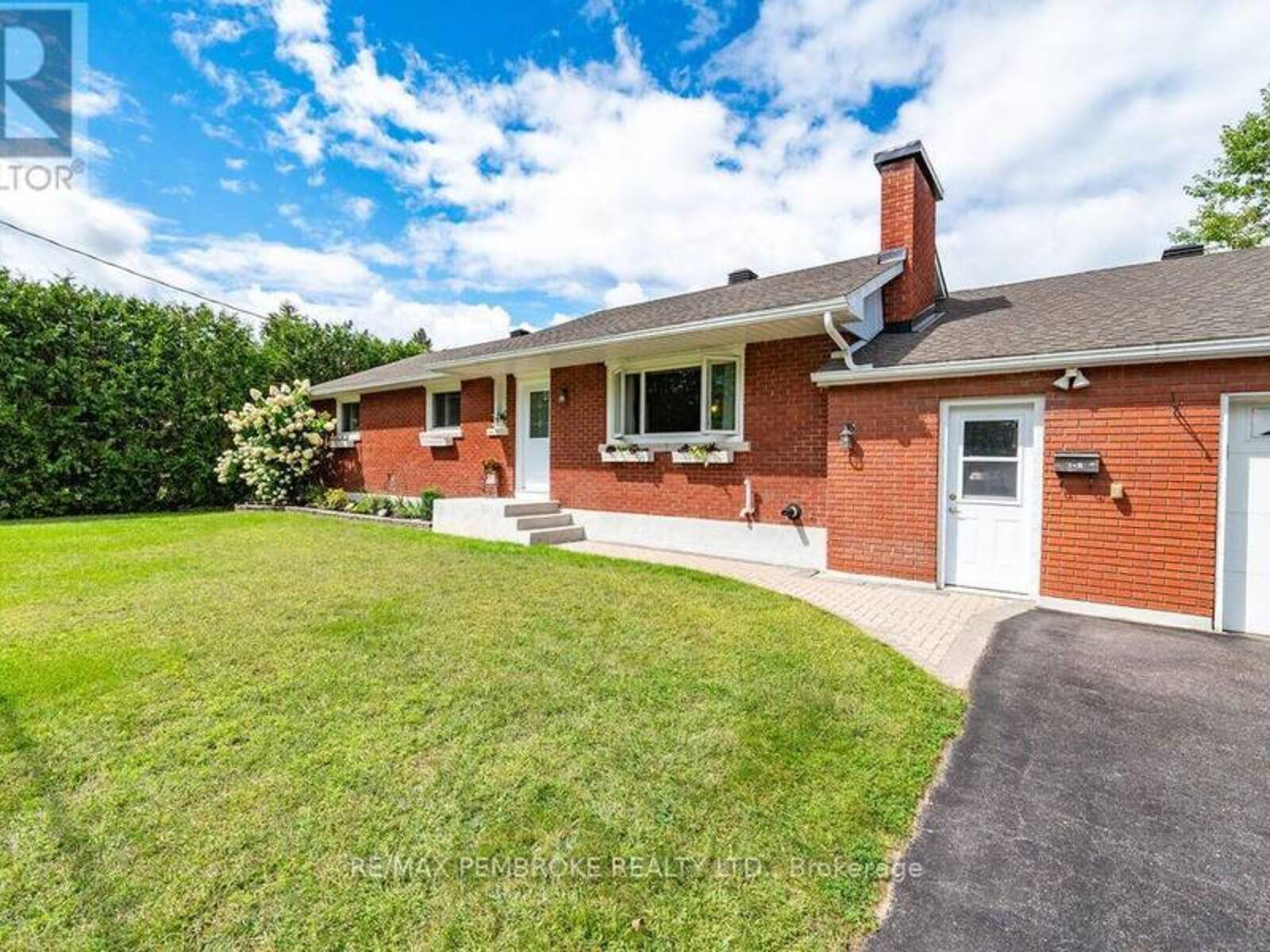 13 SUNSET CRESCENT, Petawawa, Ontario K8H 2L8