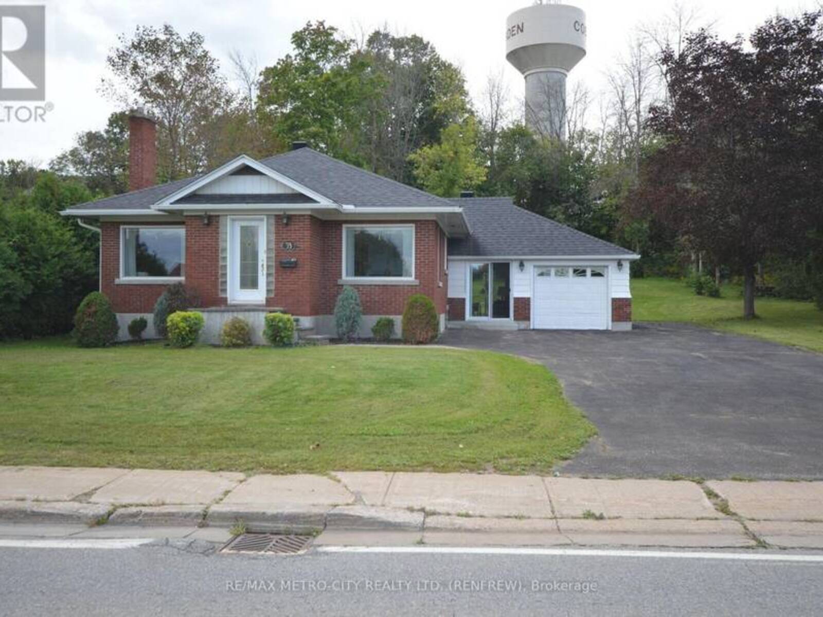 33 PEMBROKE STREET, Cobden, Ontario K0J 1K0