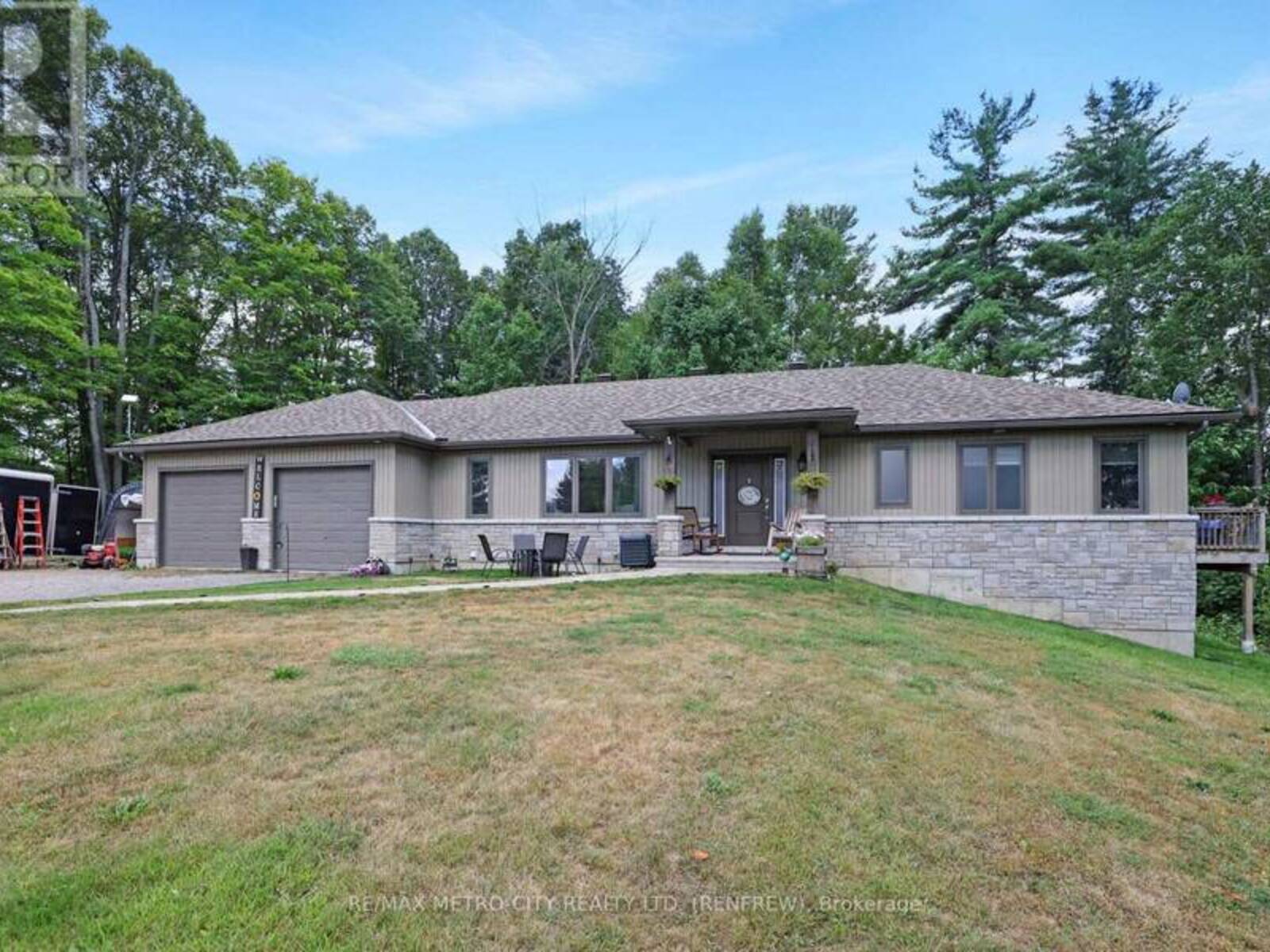 2457 BURNSTOWN ROAD, Renfrew, Ontario K7V 3Z4