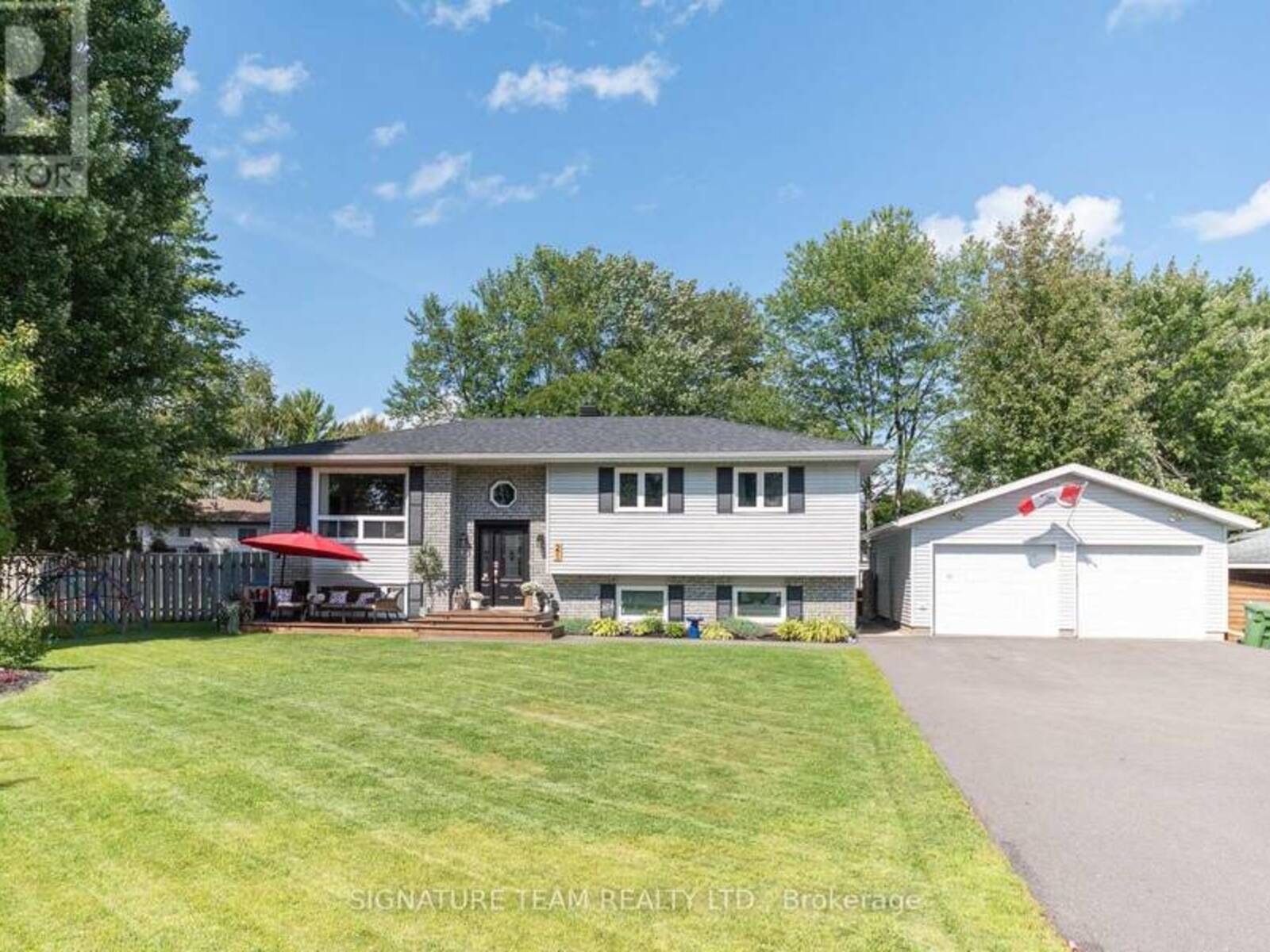 21 LISA CRESCENT, Petawawa, Ontario K8H 2Z8