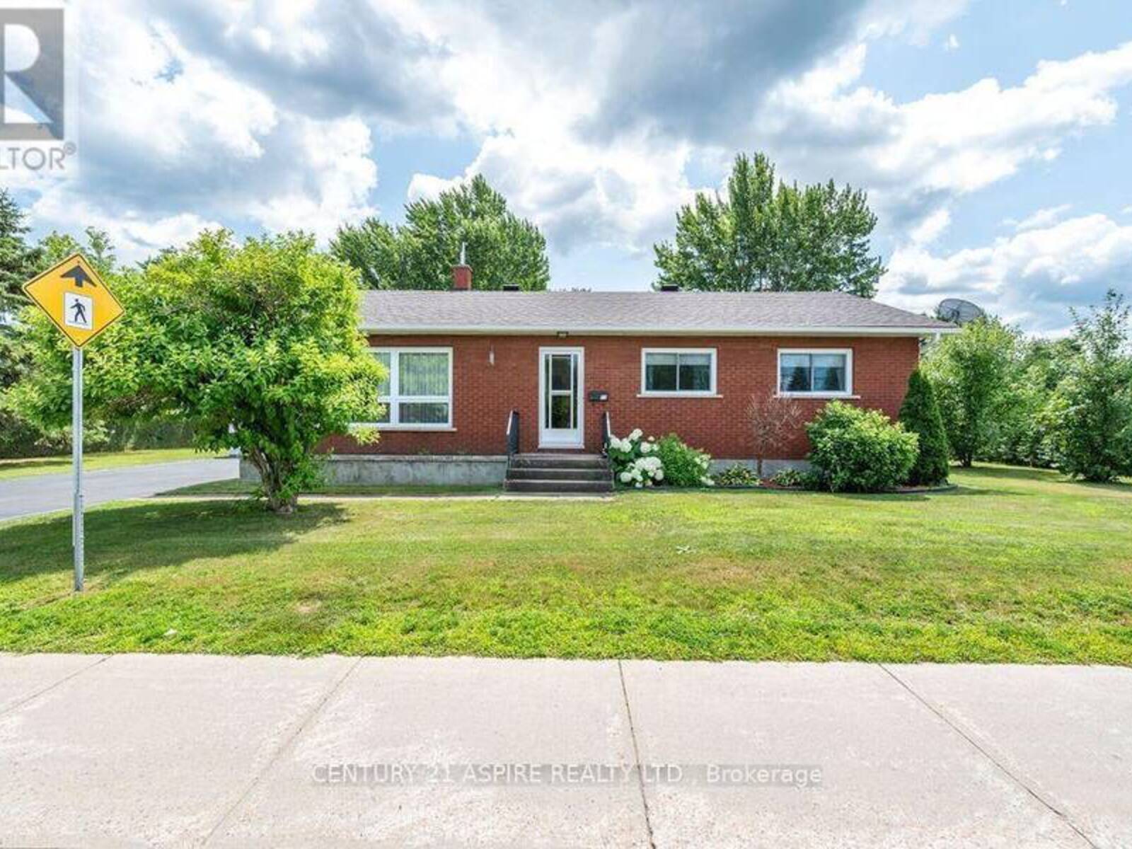 13 HERMAN STREET, Petawawa, Ontario K8H 1W1