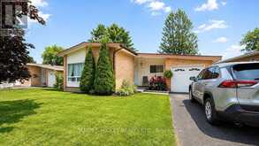80 FRONTENAC CRESCENT | Deep River Ontario | Slide Image Thirty-three