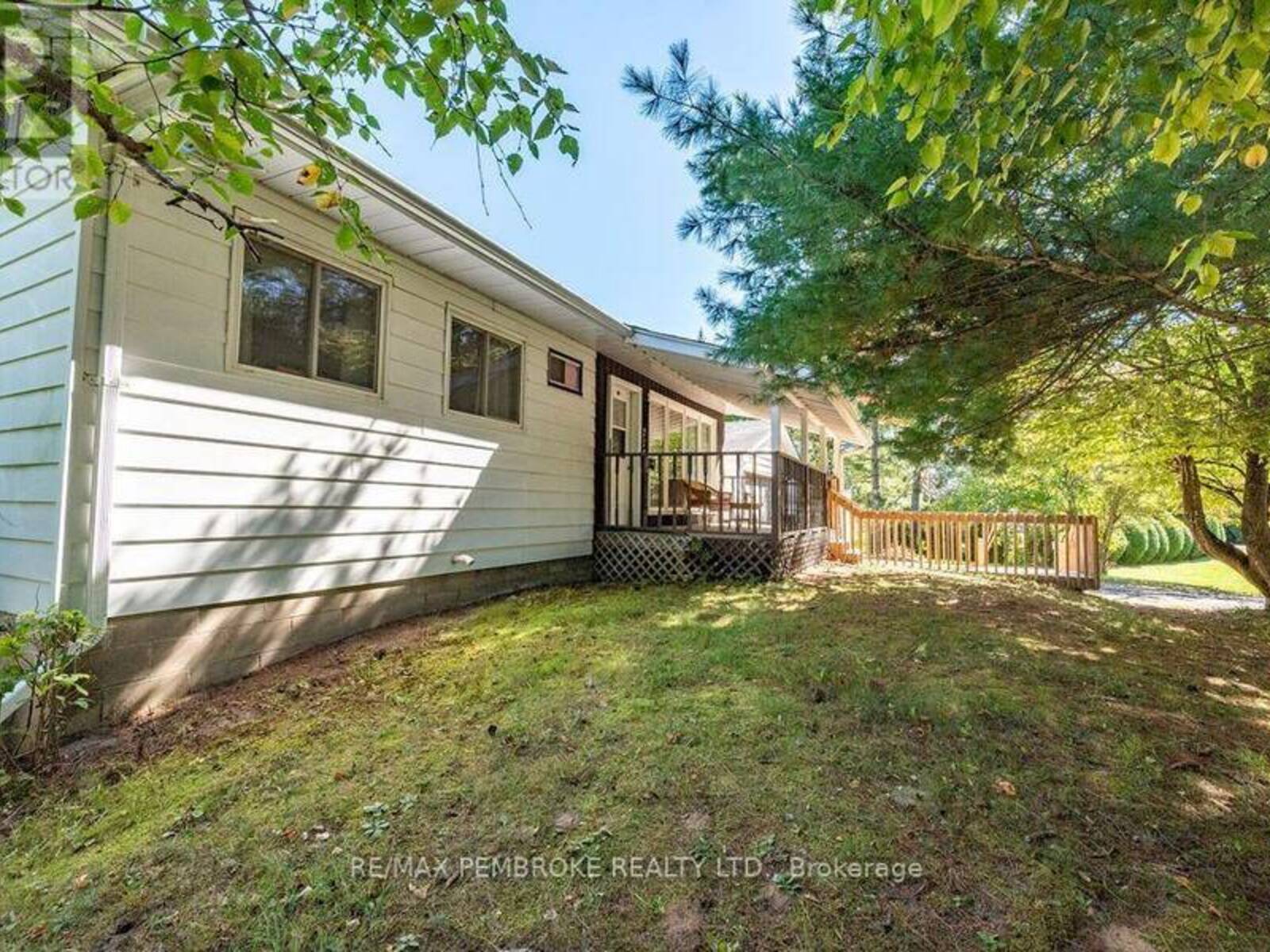 774 PINEGROVE CRESCENT, Petawawa, Ontario K8A 7E4