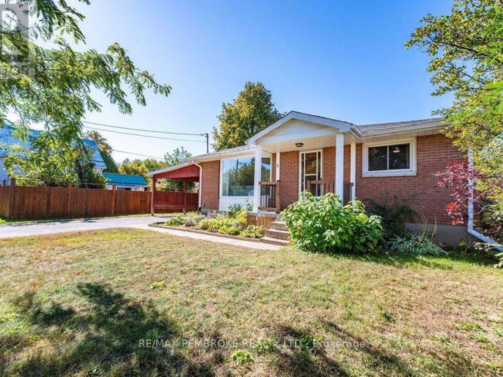 3 ELLIOTT STREET, Whitewater Region, Ontario K0J 1C0