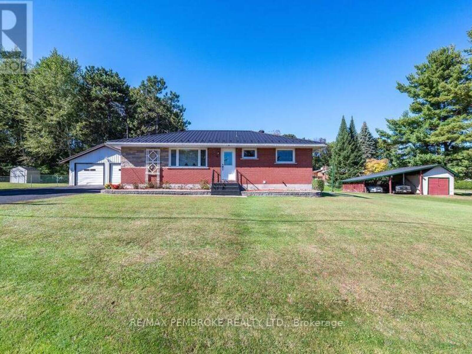 41 CENTRE STREET W, Petawawa, Ontario K8A 7E8