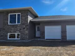 32 JADE AVENUE Petawawa Ontario, K8H 0E5