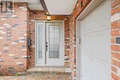 33 RUTHERFORD CRESCENT | Ottawa Ontario | Slide Image Five