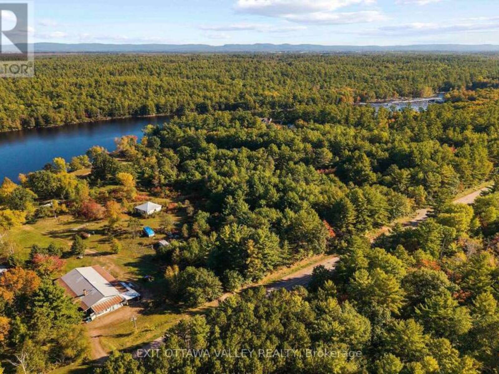 1060B RANTZ ROAD, Petawawa, Ontario K8H 2W8