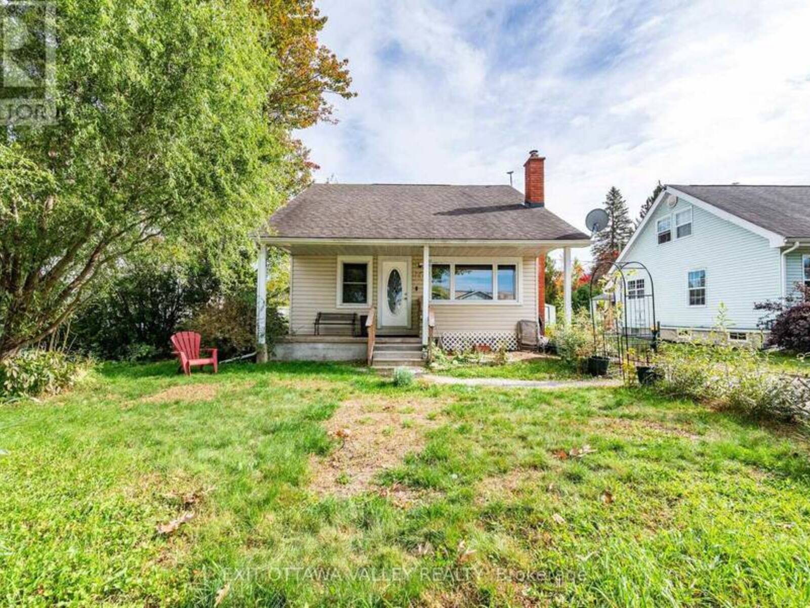 15 TROYES STREET, Deep River, Ontario K0J 1P0