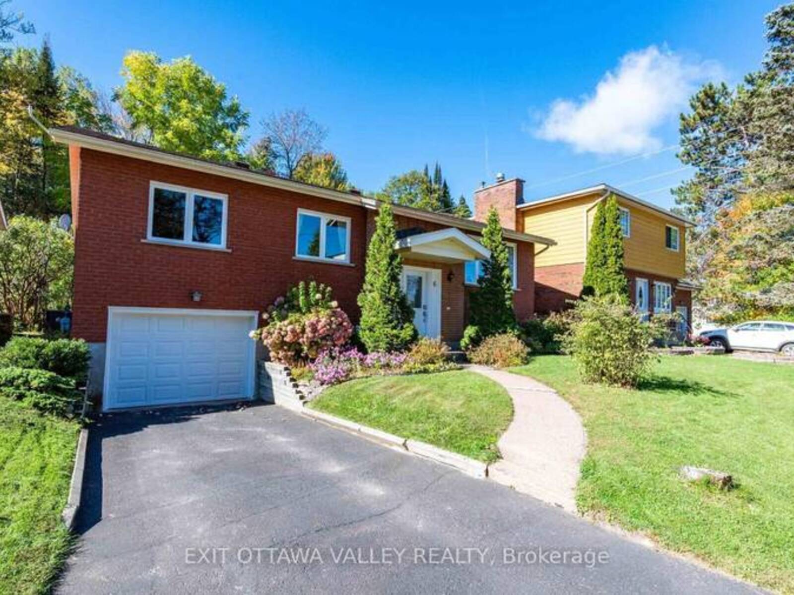 6 SUMAC COURT, Deep River, Ontario K0J 1P0
