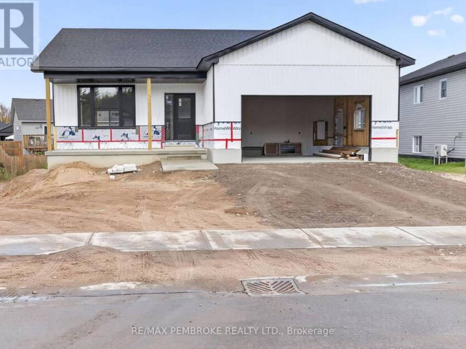 18 DURANT STREET, Petawawa, Ontario K8H 0G2