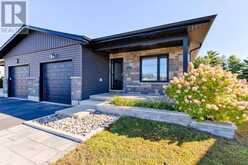 59 NOBLE CRESCENT | Petawawa Ontario | Slide Image Two
